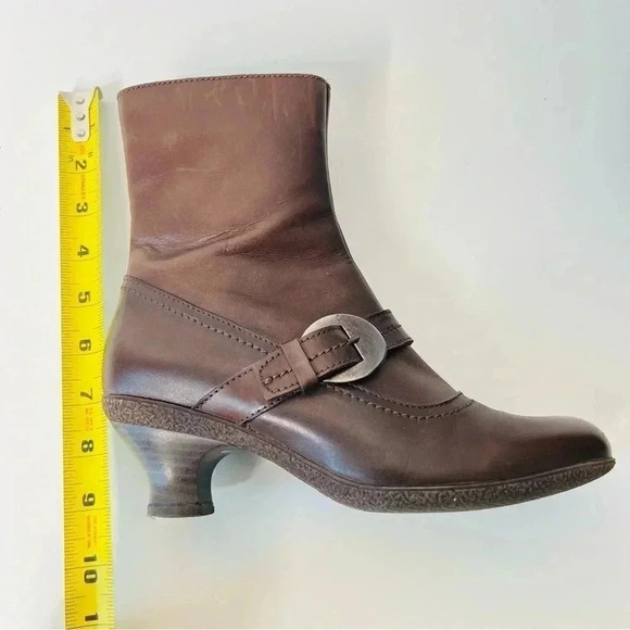 La Canadienne Brown Leather Ankle Boots Victorian Style Round Toe Size 6.5M - Picture 10 of 16